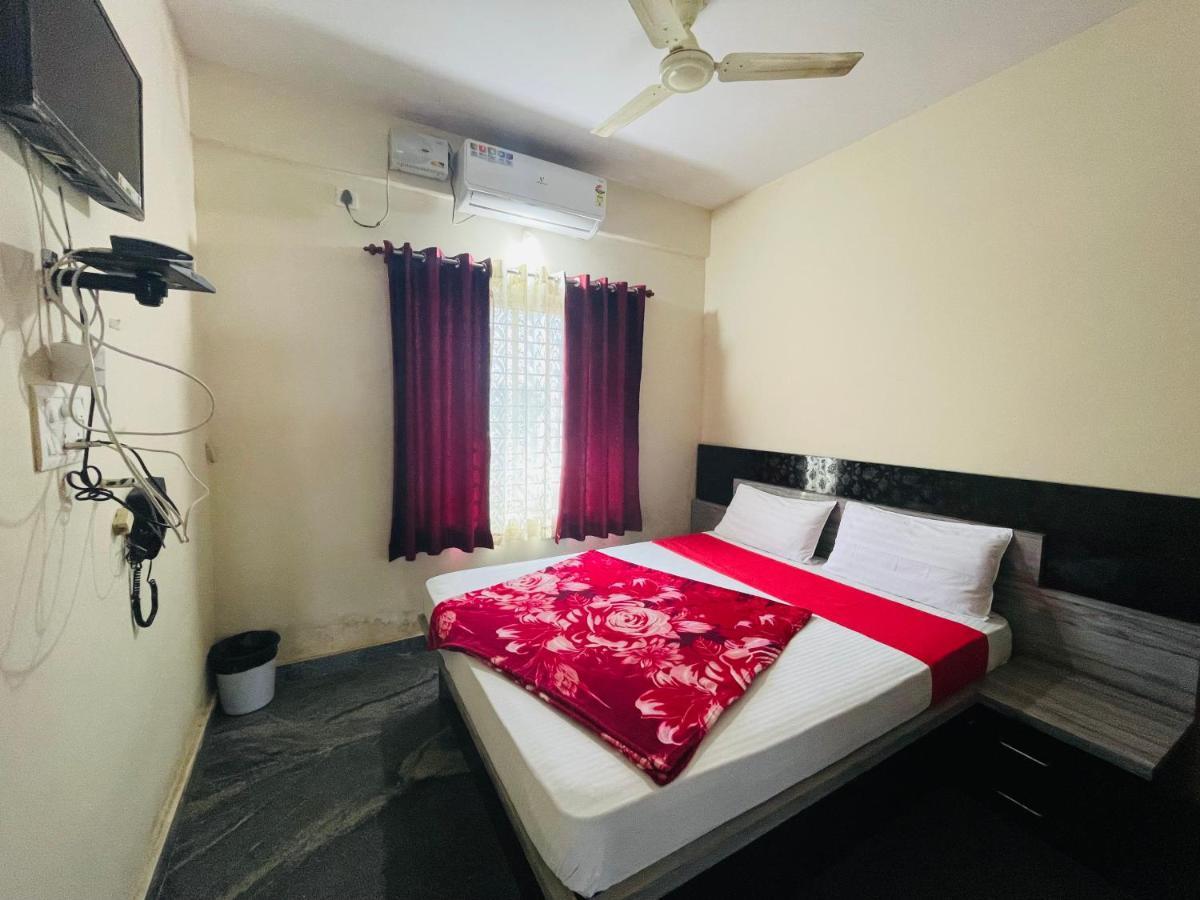Crown Residency Hotel Mysore Bagian luar foto