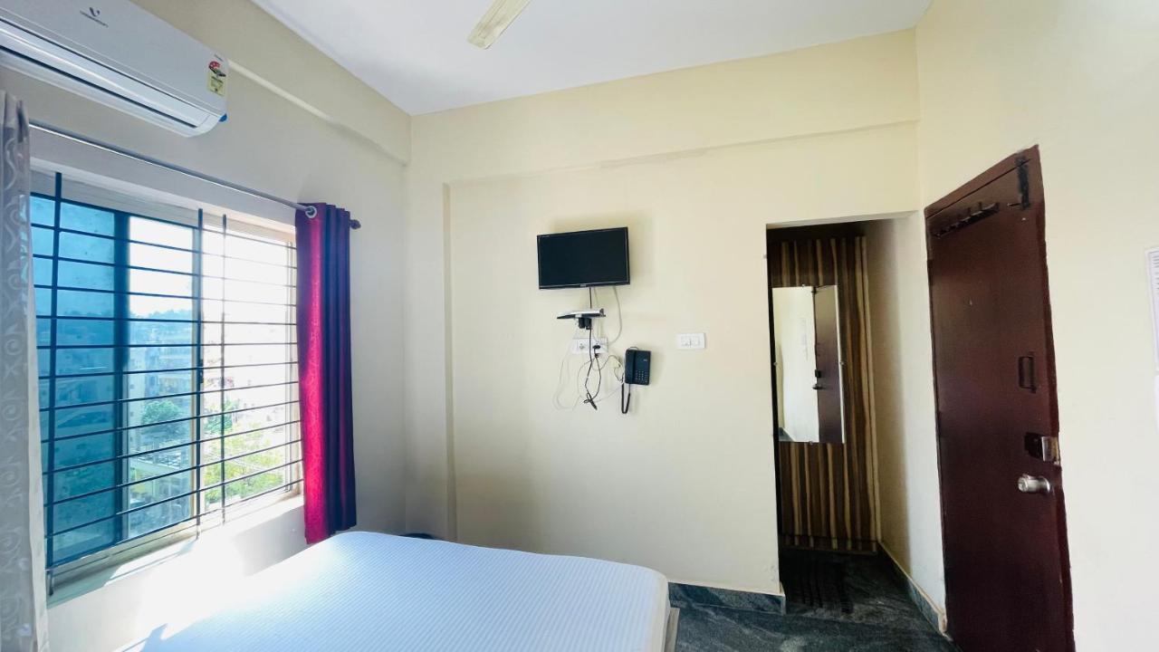 Crown Residency Hotel Mysore Bagian luar foto