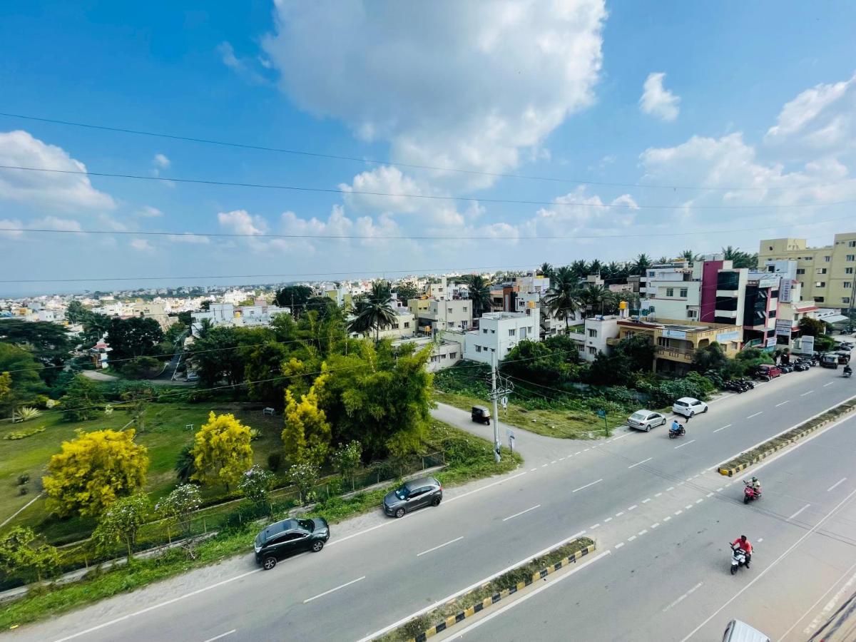 Crown Residency Hotel Mysore Bagian luar foto